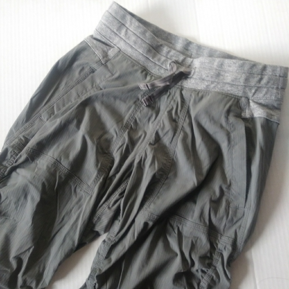 IVIVVA by Lululemon Live to Move Crop Capri Pants